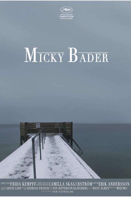 Micky, now a century‑old member of her town’s bathing club, has spent nearly five years in its waters. Day after day, season after season, she joins her friends for swims that become a quiet ritual. Through her unhurried routine, viewers are invited to reflect on their own lives and the passage of time.